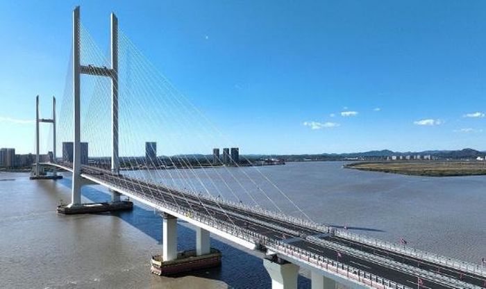 Cầu sông Áp Lục mới, nối thành phố Sinuiju (Triều Tiên) với Đan Đông (Trung Quốc). Ảnh: YONHAP