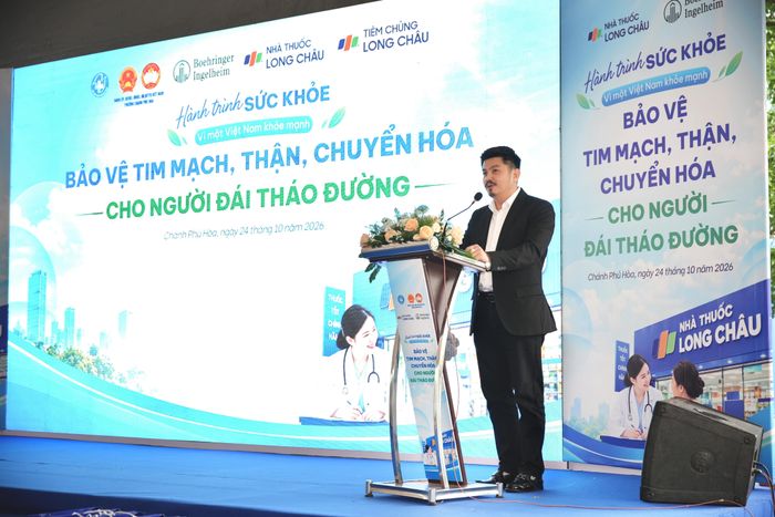  Ông Ngô Quốc Bảo, Giám đốc cấp cao Hệ thống Nhà thuốc và Tiêm chủng Long Châu phát biểu tại chương trình 