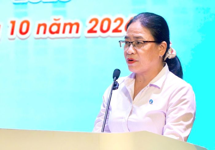 Phó Bí thư chuyên trách Đảng ủy MTTQ, các đoàn thể TPHCM Nguyễn Thị Tuyết Minh phát biểu tại hội nghị. Ảnh: QUỲNH TRÂM