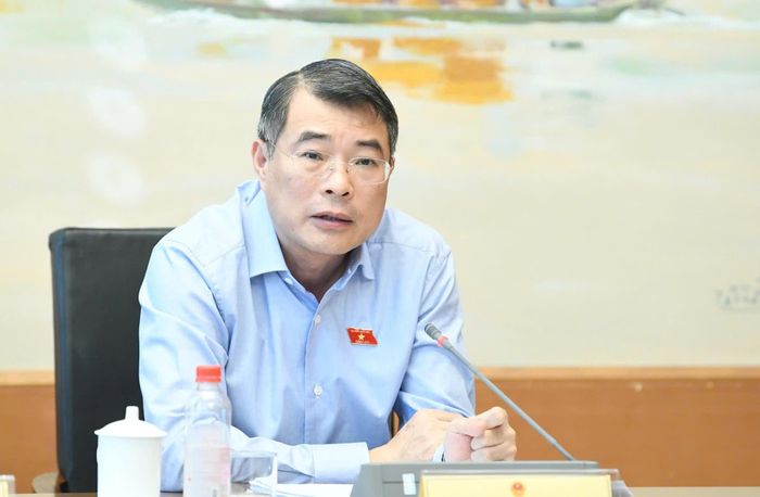  Thủ tướng Lê Minh Hưng phát biểu tại phiên thảo luận tổ chiều 24-10. Ảnh: VIẾT CHUNG 