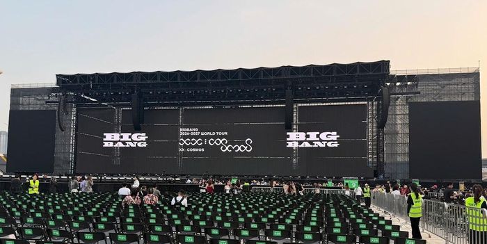  Lộ diện sân khấu với màn hình LED khổng lồ. Ảnh: LAN ĐINH 