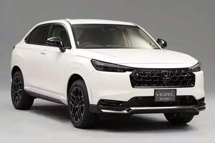 Tại Nhật Bản, giá bán khởi điểm cho bản Vezel G 4WD máy xăng là 2.777.500 Yên (khoảng 457 triệu đồng). Phiên bản cao cấp nhất Vezel e:HEV Z Play Package 4WD có giá 3.885.200 Yên (khoảng 640 triệu đồng). Honda chưa công bố kế hoạch áp dụng những thay đổi này lên phiên bản HR-V bán tại thị trường Châu Âu hay Châu Á.