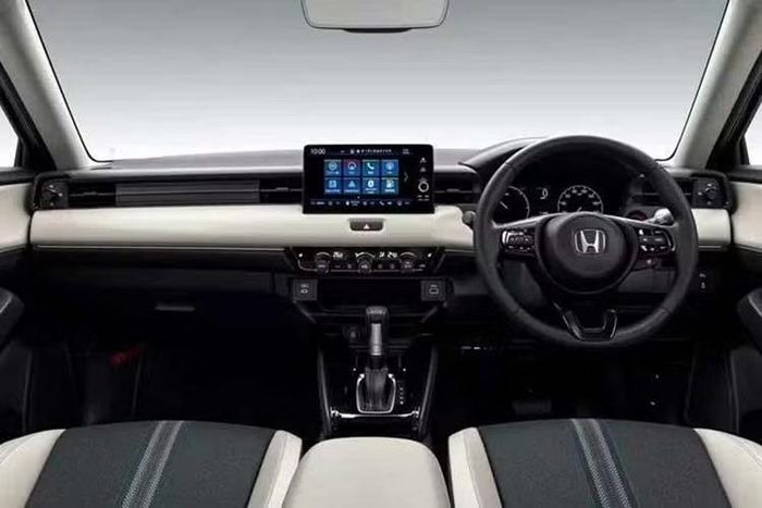 Gói công nghệ an toàn chủ động Honda Sensing tiếp tục được trang bị cho mẫu SUV cỡ B này, gồm có hệ thống hỗ trợ lái khi tắc đường Traffic Jam Assist, đèn pha thích ứng, giảm thiểu thiệt hại khi đạp nhầm chân ga, phanh giảm thiểu va chạm, hạn chế tăng tốc đột ngột khi tiến/lùi...