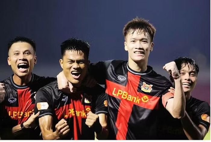 CLB Ninh Bình 'ẵm' 3 danh hiệu tại V-League. Ảnh: Minh Tú.
