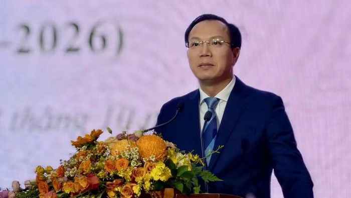 Thứ trưởng Bộ GD&ĐT Đoàn Trung Kiên phát biểu.