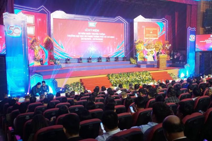 Phó Thủ tướng đề nghị tập thể Trường Đại học Sư phạm TPHCM tập trung vào bốn định hướng trong thời gian tới. Ảnh: Mạnh Tùng.