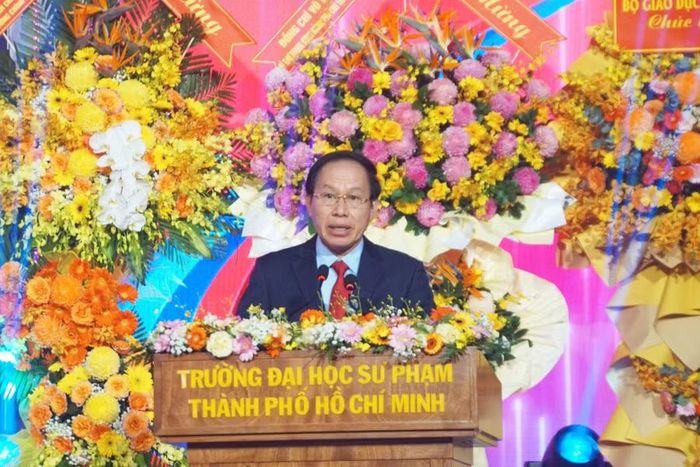 Phó Thủ tướng Chính phủ Lê Tiến Châu phát biểu tại lễ kỷ niệm 50 năm truyền thống Trường Đại học Sư phạm TPHCM. Ảnh: Mạnh Tùng.