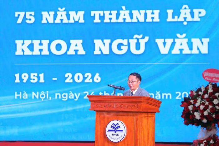 Phó Giáo sư, Tiến sĩ Hà Văn Minh - Trưởng khoa Ngữ văn ôn lại chặng đường 75 năm xây dựng và phát triển của khoa.