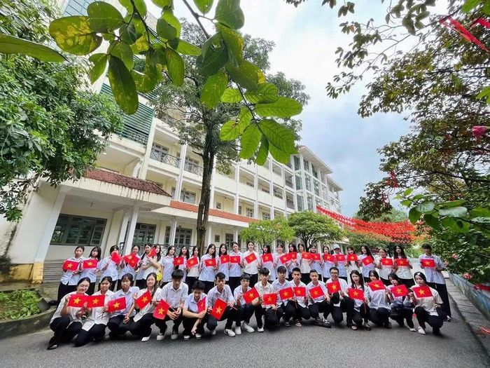Đối với học sinh phổ thông, việc kết hợp kiến thức lịch sử với những trải nghiệm thực tế có ý nghĩa thiết thực.