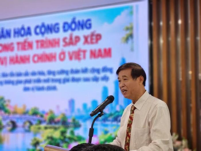 TS Trần Anh Tuấn, nguyên Phó Trưởng ban Ban Phong trào (Cơ quan Ủy ban Trung ương MTTQ Việt Nam), trình bày tham luận.