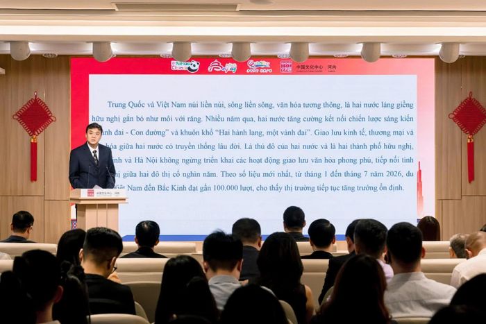 Phó Trưởng phòng Nghệ thuật Cục Văn hóa và Du lịch Bắc Kinh Dương Manh chia sẻ điểm sáng trong du lịch Việt-Trung. (Nguồn: Trung tâm Văn hóa Trung Quốc tại Hà Nội)