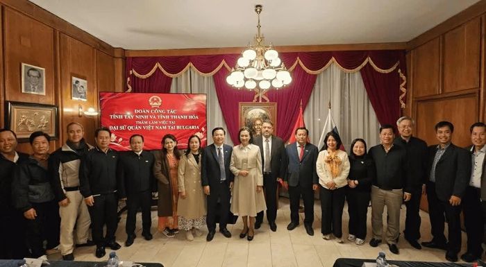 Đoàn công tác tỉnh Tây Ninh làm việc với Đại sứ quán Việt Nam tại Bulgaria, trao đổi về tình hình sở tại và cơ hội hợp tác đầu tư, thương mại giữa hai nước. (Nguồn: Đại sứ quán Việt Nam tại Bulgaria)