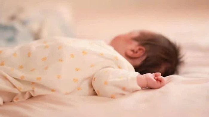 Chi phí nuôi dạy con cái và áp lực kinh tế đang ảnh hưởng đến quyết định sinh con của nhiều gia đình Nhật Bản. (Nguồn: Nikkei Asia)