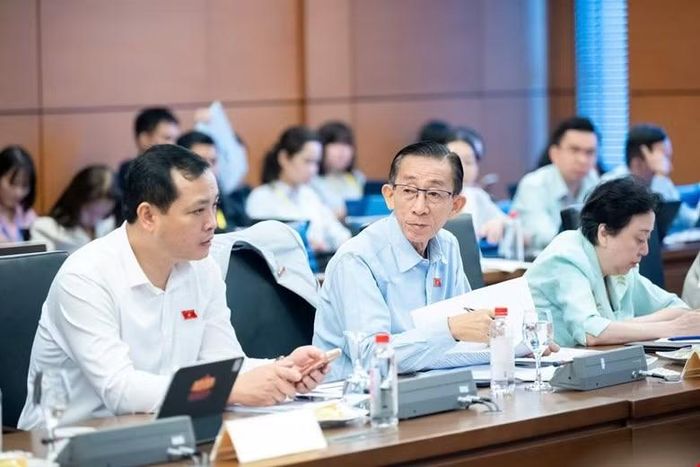 Các đại biểu Quốc hội thảo luận tại tổ. Ảnh: QH