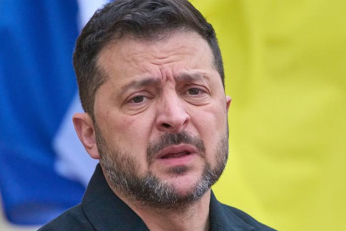 Tổng thống Ukraine Volodymir Zelensky trả lời báo chí trước cuộc gặp Thủ tướng Phần Lan Petteri Orpo tại Kiev, ngày 22/10. (Ảnh AP)
