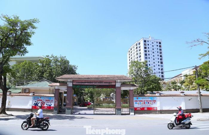 Trường THPT Lê Viết Thuật - nơi tổ chức diễn đàn.