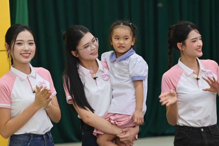 “Đặc biệt, khoảnh khắc đón Trung thu cùng các em nhỏ khiến tôi rất xúc động. Chuyến đi giúp tôi hiểu rằng, giá trị của Hoa hậu Việt Nam không chỉ nằm ở vẻ đẹp bên ngoài mà còn ở những trải nghiệm thực tế, tinh thần trách nhiệm với môi trường và sự sẻ chia với cộng đồng”, cô nói.