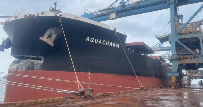 Tàu Aquacharm chở hơn 170.000 tấn quặng sắt.