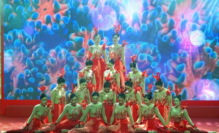 Các tiết mục văn nghệ đặc sắc đến từ các công ty than thành viên.