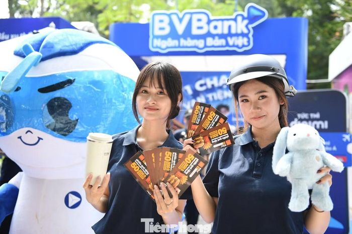 Bên cạnh những trải nghiệm hiểu thêm về công nghệ thanh toán số, các bạn trẻ có dịp "rinh" nhiều phần quà ý nghĩa tại Sóng Festival 2026.