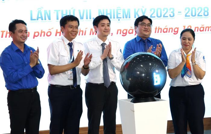 Tại hội nghị, lãnh đạo T.Ư Hội SVVN và Thành Đoàn TPHCM thực hiện nghi thức ra mắt cổng kết nối sinh viên toàn quốc của T.Ư Hội.