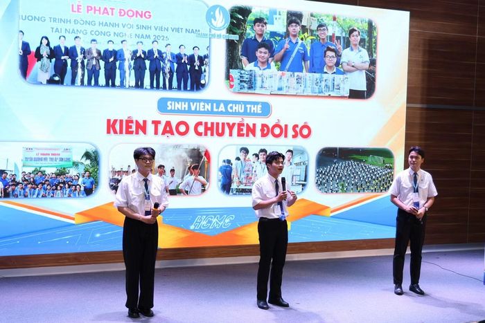 Các bạn sinh viên trình bày tham luận tại hội nghị.