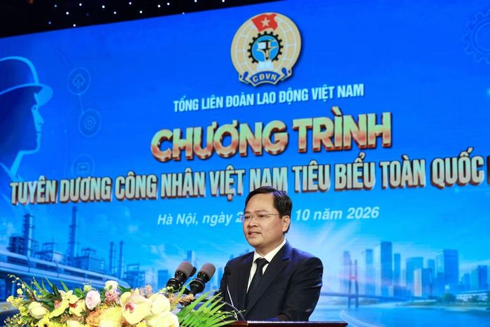 Ông Nguyễn Anh Tuấn - Ủy viên Trung ương Đảng, Chủ tịch Tổng LĐLĐVN - phát biểu khai mạc chương trình.