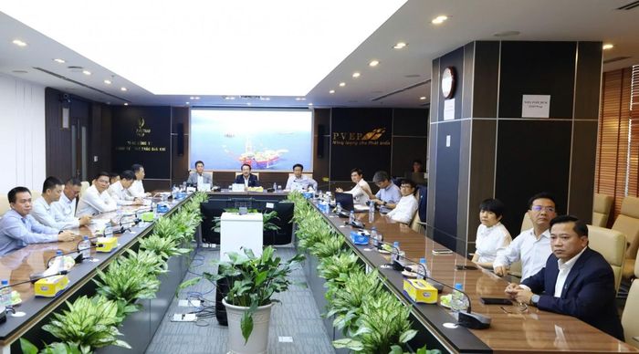 Tổng Giám đốc PVEP Nguyễn Thiện Bảo, Tổng Giám đốc Vietsovpetro Vũ Mai Khanh và Tổng Giám đốc PTSC Trần Hồ Bắc chủ trì buổi làm việc