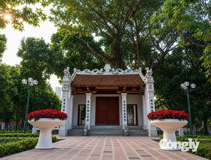 Đền Voi Phục – Di tích Lịch sử quốc gia đặc biệt nằm trong vùng đệm Công viên Thủ Lệ, nơi dự kiến sẽ được di dời các hạng mục vui chơi xung quanh