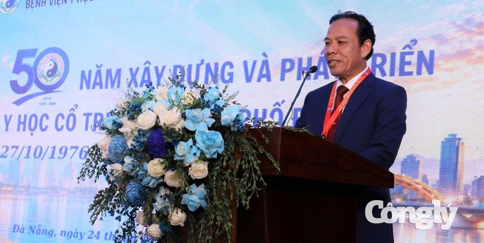 Thầy thuốc Ưu tú, BSCKII Nguyễn Văn Ánh, Giám đốc Bệnh viện Y học cổ truyền TP Đà Nẵng phát biểu tại lễ kỷ niệm.