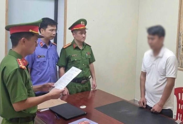 Cơ quan điều tra đã khởi tố tài xế xe tải về tội chống người thi hành công vụ.