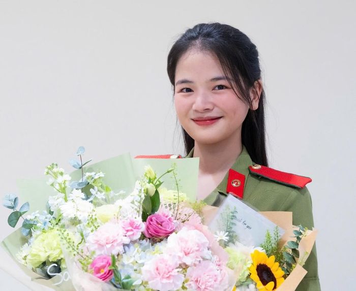 Hằng tốt nghiệp thủ khoa Học viện An ninh nhân dân năm 2026. Ảnh: NVCC