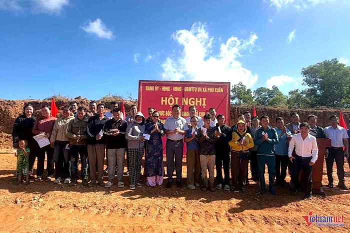 Bà Nông Thị Thu mong muốn các hộ gia đình sau khi nhận đất sẽ nỗ lực lao động để sớm vươn lên thoát nghèo. Ảnh: Hải Dương