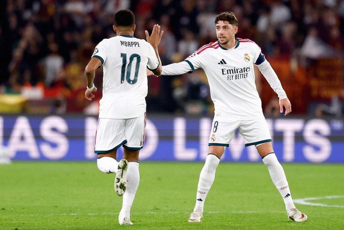 Valverde đá cánh phải giúp Real Madrid cân bằng hơn. Ảnh: AS
