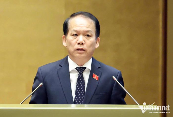 Bộ trưởng Tư pháp trình bày tờ trình dự thảo Luật sửa đổi, bổ sung một số điều của Luật Bảo vệ môi trường