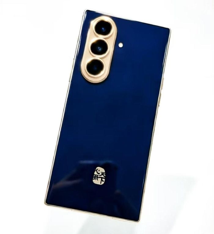 Samsung W27. Ảnh: Ice Universe/X