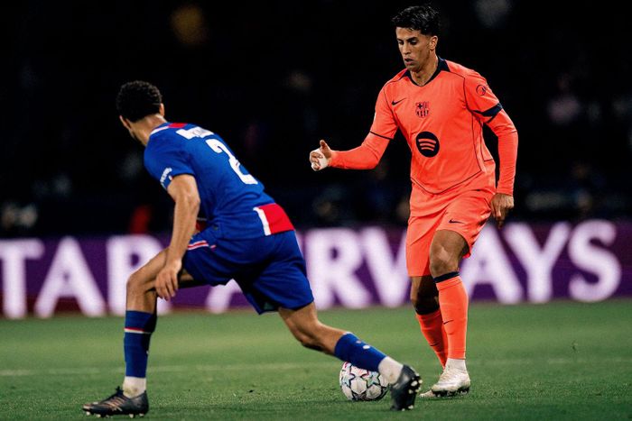 Joao Cancelo để yếu tố bên ngoài tác động. Ảnh: FCB