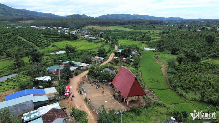 Nhà rông nhóm Kon Chôn, thôn Đăk Duông, xã Ngọk Réo khi hoàn thành. Ảnh: Ngọc Chí