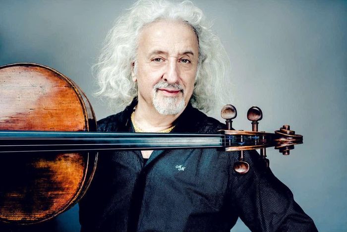 Mischa Maisky có tên trong danh sách 10 nghệ sĩ cello tài danh mọi thời đại.