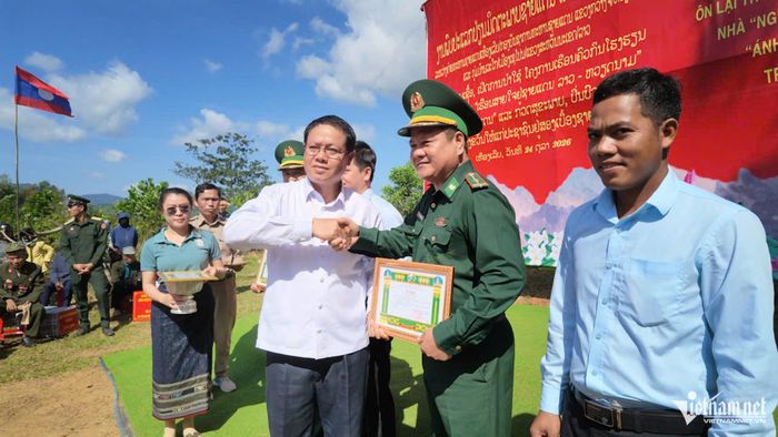 Chương trình giao lưu hữu nghị do Đồn Biên phòng Hướng Lập phối hợp với Đại đội Biên phòng 321 của Lào tổ chức