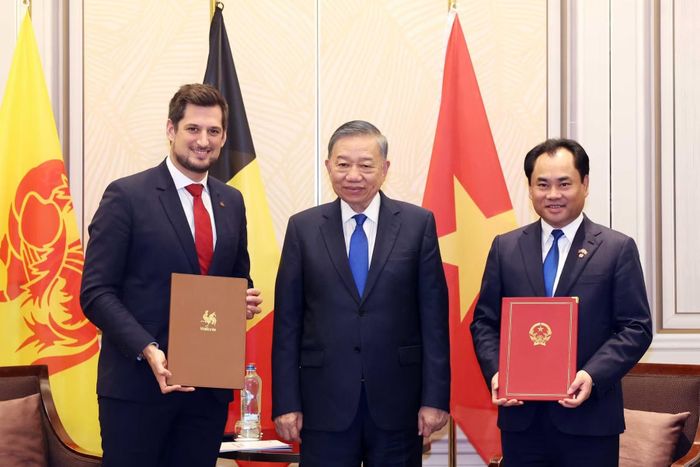 Tổng Bí thư, Chủ tịch nước Tô Lâm chứng kiến lễ trao biên bản ghi nhớ hợp tác giữa Bộ Nông nghiệp và Môi trường với chính quyền Wallonie về nông nghiệp, quản lý tài nguyên và bảo vệ môi trường. Ảnh: TTXVN