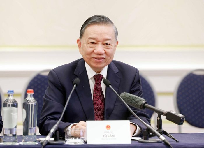 Tổng Bí thư, Chủ tịch nước phát biểu tại buổi gặp gỡ chuyên gia, trí thức người Việt Nam tại Bỉ và Luxembourg. Ảnh: TTXVN