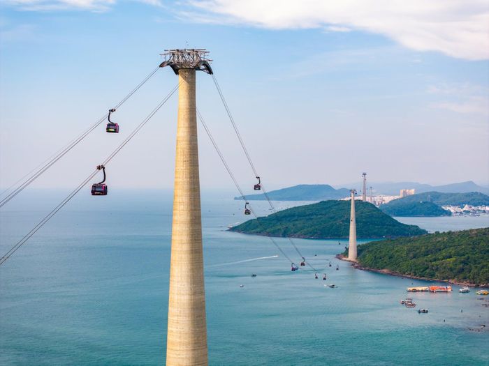 Tuyến cáp treo ba dây dài nhất thế giới tới Hòn Thơm mở ra tầm nhìn thu trọn vẻ đẹp vùng biển phía nam Phú Quốc.