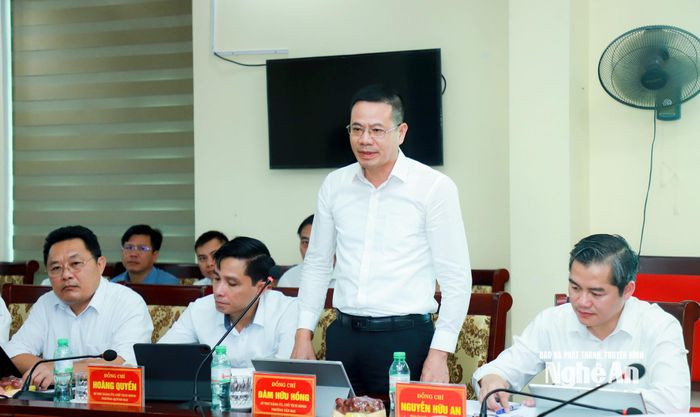 Đồng chí Đàm Hữu Hồng - Bí thư Đảng ủy, Chủ tịch HĐND phường Tân Mai phát biểu tại cuộc làm việc. Ảnh: Thành Duy