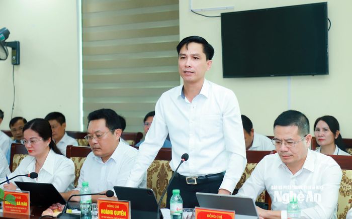 Đồng chí Hoàng Quyền - Bí thư Đảng ủy, Chủ tịch HĐND phường Quỳnh Mai phát biểu tại cuộc làm việc. Ảnh: Thành Duy
