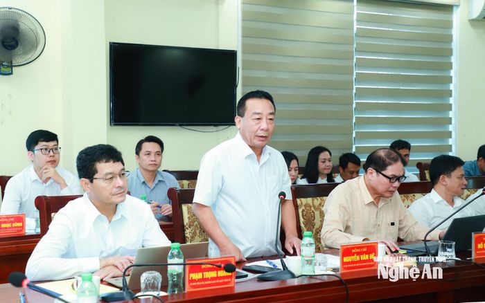Đồng chí Nguyễn Văn Đệ - Ủy viên Ban Thường vụ Tỉnh ủy, Phó Chủ tịch UBND tỉnh phát biểu tại cuộc làm việc. Ảnh: Thành Duy