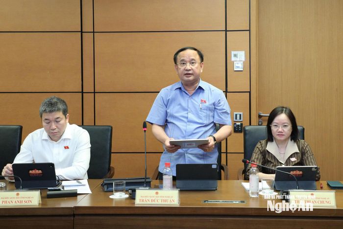Đại biểu Trần Đức Thuận - Phó Chủ nhiệm Ủy ban Quốc phòng, An ninh và Đối ngoại của Quốc hội phát biểu thảo luận. Ảnh: Việt Anh