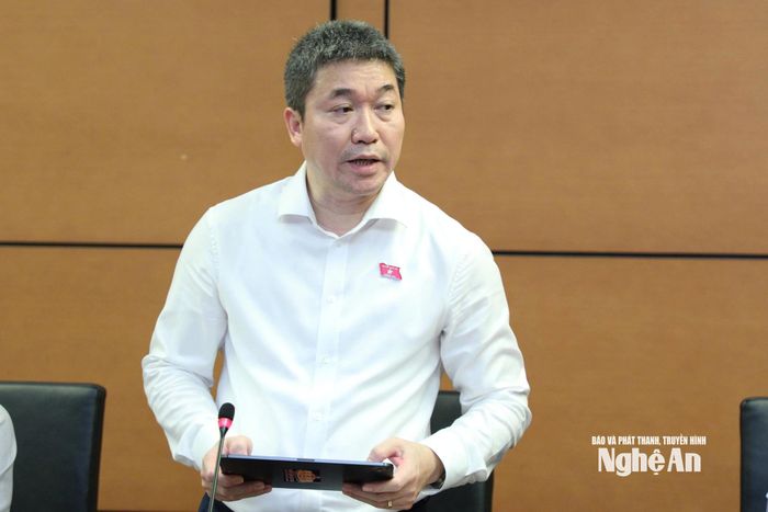 Đại biểu Phan Anh Sơn - Chủ tịch Liên hiệp các tổ chức hữu nghị Việt Nam phát biểu thảo luận. Ảnh: Việt Anh