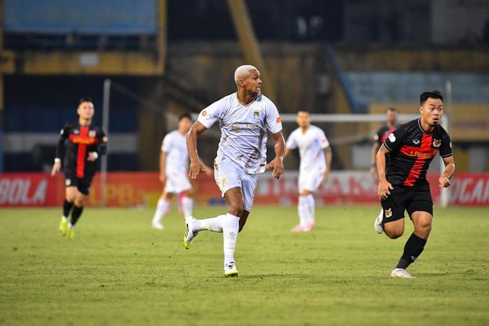 Passira thi đấu không thành công trong màu áo Hà Nội FC. Ảnh Internet.