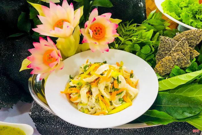 Món gỏi cá đục Hà Tĩnh do đầu bếp Nguyễn Đức Thành chế biến đạt giải 3 những món ăn tiêu biểu tại Lễ hội Văn hóa, du lịch, ẩm thực quốc tế Hà Giang 2024,